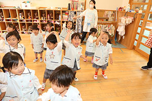元気いっぱい朝の会の様子です・ぱんだ・ことり・うさぎ　