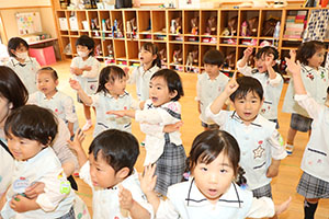 元気いっぱい朝の会の様子です・ぱんだ・ことり・うさぎ　