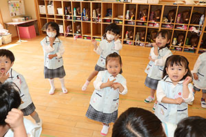 元気いっぱい朝の会の様子です・ぱんだ・ことり・うさぎ　