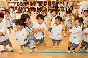 元気いっぱい朝の会の様子です・ぱんだ・ことり・うさぎ　
