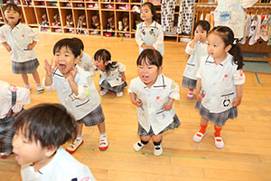 元気いっぱい朝の会の様子です・ぱんだ・ことり・うさぎ　