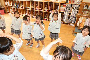 元気いっぱい朝の会の様子です・ぱんだ・ことり・うさぎ　