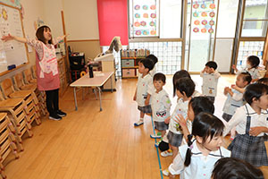 元気いっぱい朝の会の様子です・ぱんだ・ことり・うさぎ　