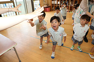 元気いっぱい朝の会の様子です・ぱんだ・ことり・うさぎ　