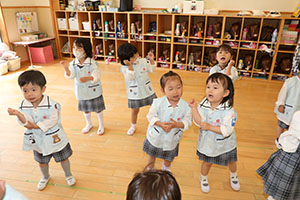 元気いっぱい朝の会の様子です・ぱんだ・ことり・うさぎ　