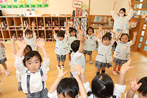 元気いっぱい朝の会の様子です・ぱんだ・ことり・うさぎ　