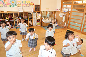 元気いっぱい朝の会の様子です・ぱんだ・ことり・うさぎ　