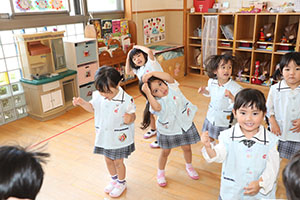 元気いっぱい朝の会の様子です・ぱんだ・ことり・うさぎ　