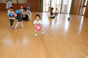 ボール遊び　ひよこ・あひる・ぺんぎん