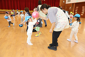 ボール遊び　ひよこ・あひる・ぺんぎん