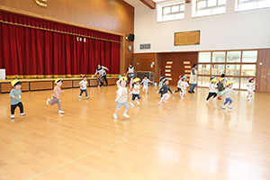 ボール遊び　ひよこ・あひる・ぺんぎん
