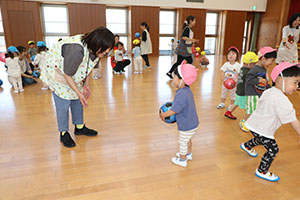 ボール遊び　ひよこ・あひる・ぺんぎん
