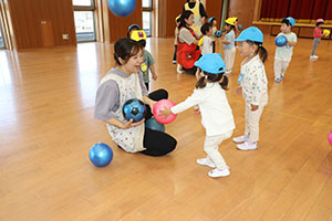 ボール遊び　ひよこ・あひる・ぺんぎん