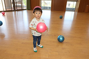 ボール遊び　ひよこ・あひる・ぺんぎん