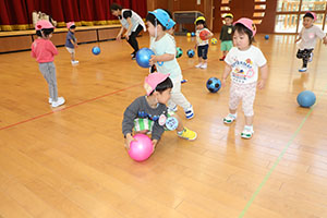 ボール遊び　ひよこ・あひる・ぺんぎん