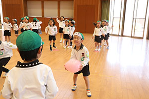 風船で楽しい運動遊び　A