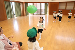 風船で楽しい運動遊び　A