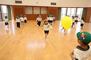 風船で楽しい運動遊び　A
