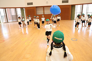 風船で楽しい運動遊び　A