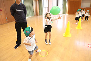 風船で楽しい運動遊び　A