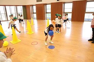 風船で楽しい運動遊び　A