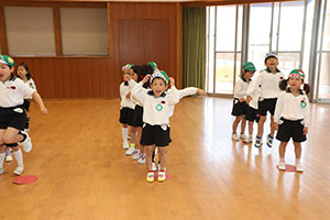 風船で楽しい運動遊び　A