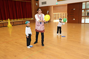 風船で楽しい運動遊び　A