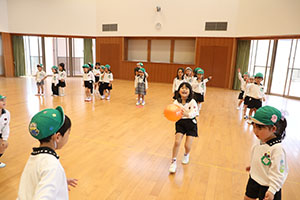 風船で楽しい運動遊び　A