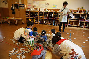 新聞あそび　楽しかったね　ひよこ