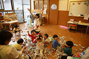 新聞あそび　楽しかったね　ひよこ