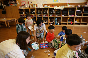 新聞あそび　楽しかったね　ひよこ