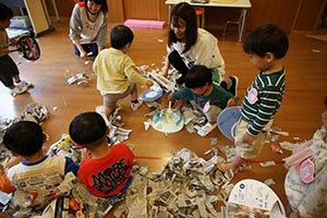 新聞あそび　楽しかったね　ひよこ