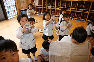 新聞遊びで大盛り上がり！　こあら