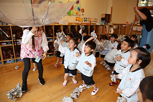 新聞遊びで大盛り上がり！　こあら