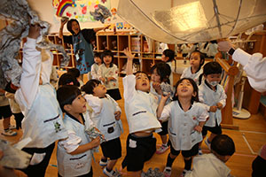 新聞遊びで大盛り上がり！　こあら