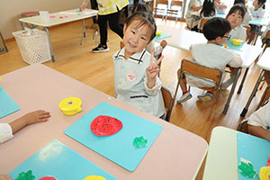 いちごの制作　たんぽぽ