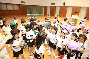 ホールでプラネタリウムの鑑賞会　A