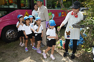 エンゼル自然体験農園で芋苗植え　年長　NO.1