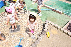 どろんこ遊び　ひよこ・あひる・ぺんぎん・ひまわり
