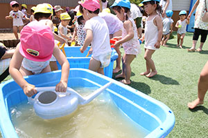 どろんこ遊び　ひよこ・あひる・ぺんぎん・ひまわり