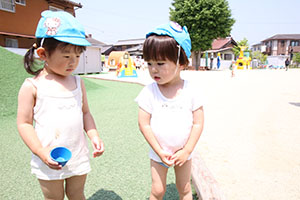 どろんこ遊び　ひよこ・あひる・ぺんぎん・ひまわり
