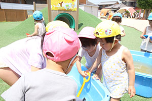 どろんこ遊び　ひよこ・あひる・ぺんぎん・ひまわり