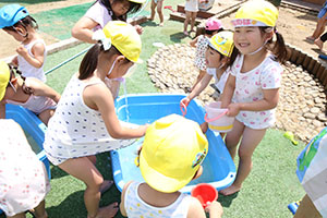 どろんこ遊び　ひよこ・あひる・ぺんぎん・ひまわり
