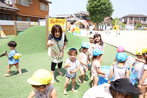 どろんこ遊び　ひよこ・あひる・ぺんぎん・ひまわり