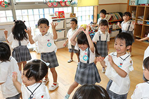 パイナポー体操　頑張っています　さくら・ひまわり