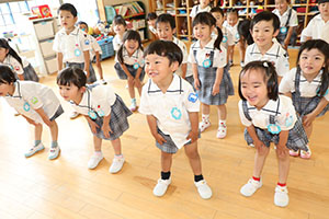 パイナポー体操　頑張っています　さくら・ひまわり