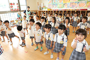 パイナポー体操　頑張っています　さくら・ひまわり