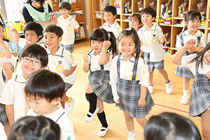 パイナポー体操　頑張っています　さくら・ひまわり