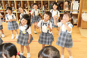 パイナポー体操　頑張っています　さくら・ひまわり