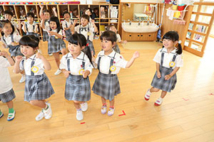 パイナポー体操　頑張っています　さくら・ひまわり
